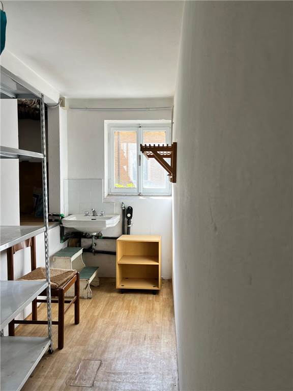 CANTINA CON FINESTRA