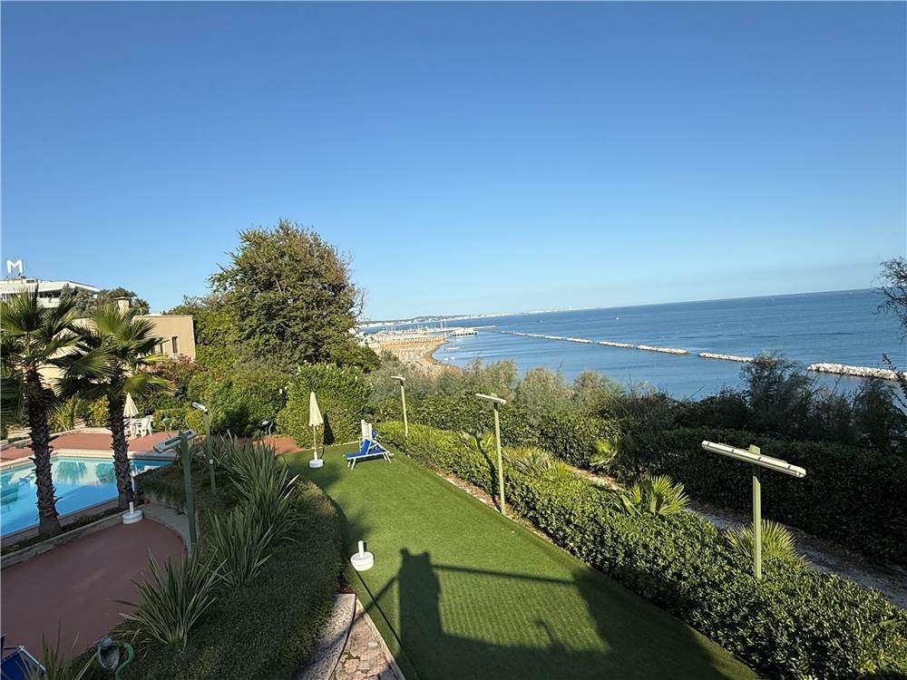 PARTI COMUN I AFFACCIO PISCINA